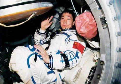 苏联宇航员爆料外星人视频,震撼外星人视频曝光 第2张 苏联宇航员爆料外星人视频,震撼外星人视频曝光 第2张